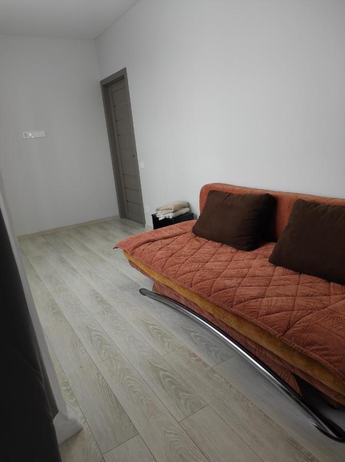 2 Комнатная С Новым Ремонтом, Кондиционером, В Самом Центре Rivne Exterior foto