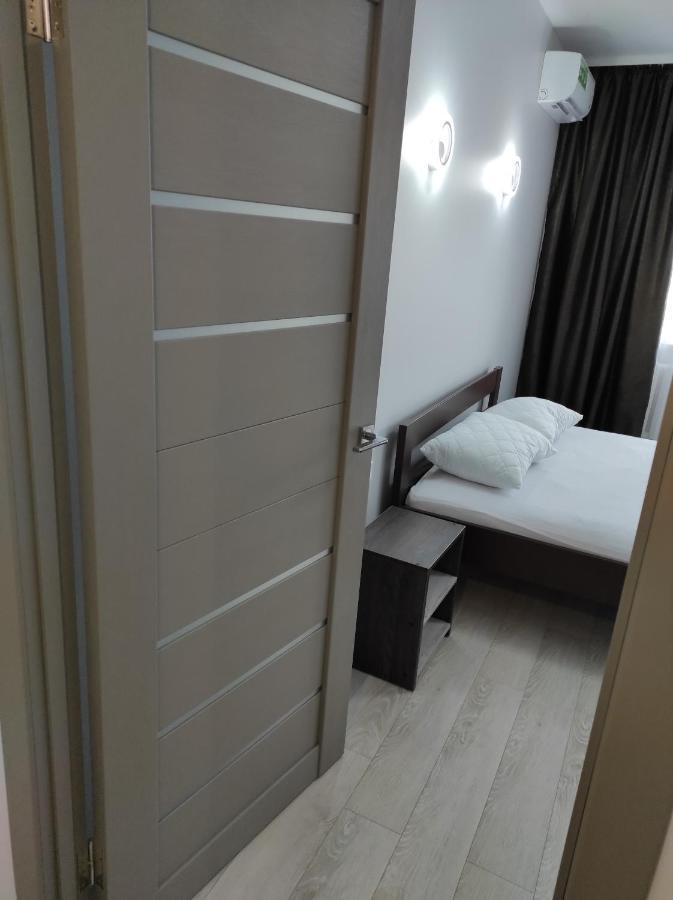 2 Комнатная С Новым Ремонтом, Кондиционером, В Самом Центре Rivne Exterior foto